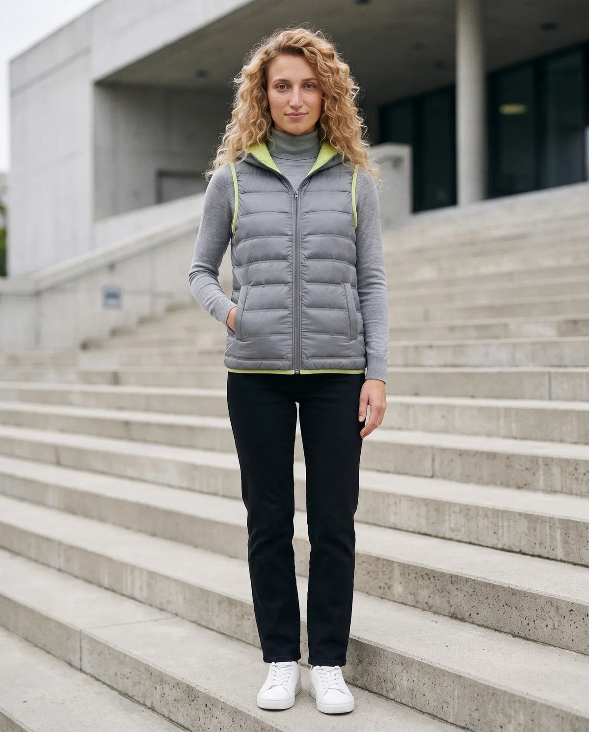 Lightweight Puffer Gilet with Contrast Lining