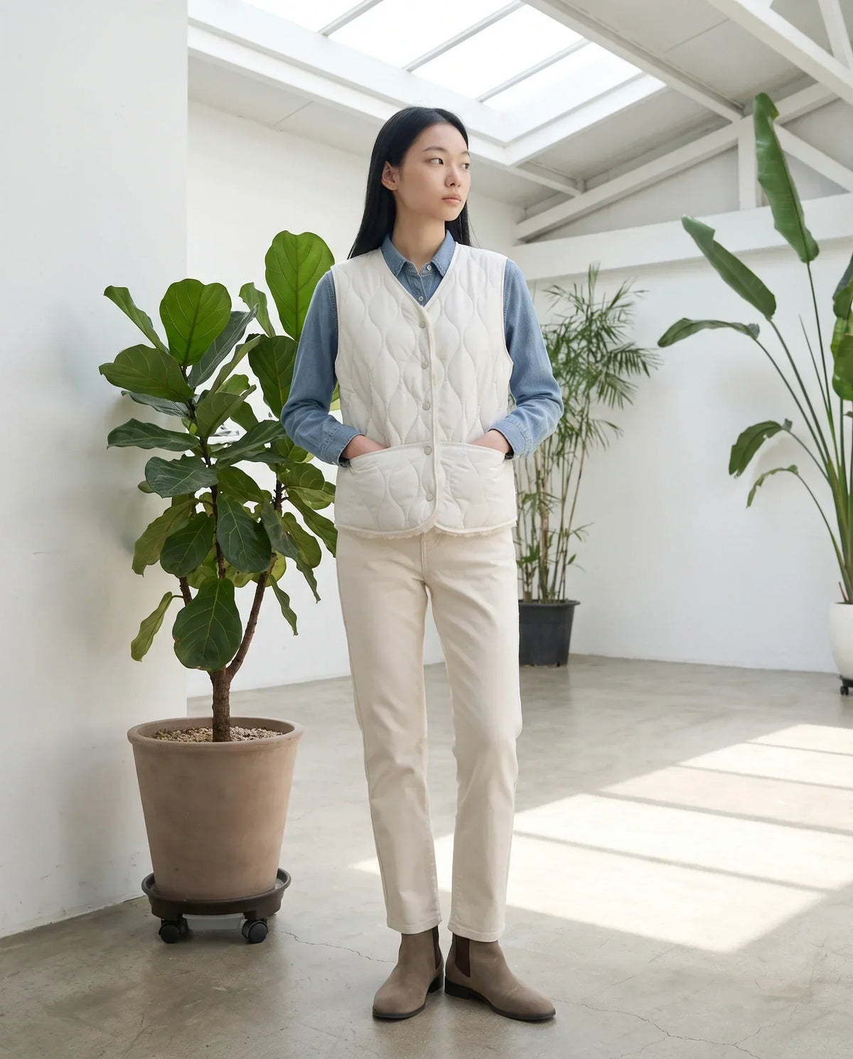 Sherpa-Lined Quilted Gilet with V-Neck