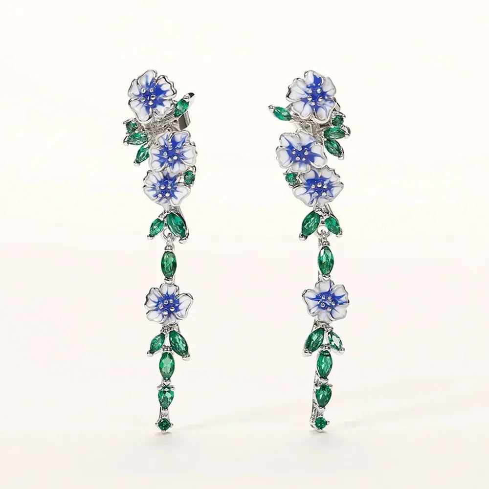 Yara – Hanging earrings of blue flowers