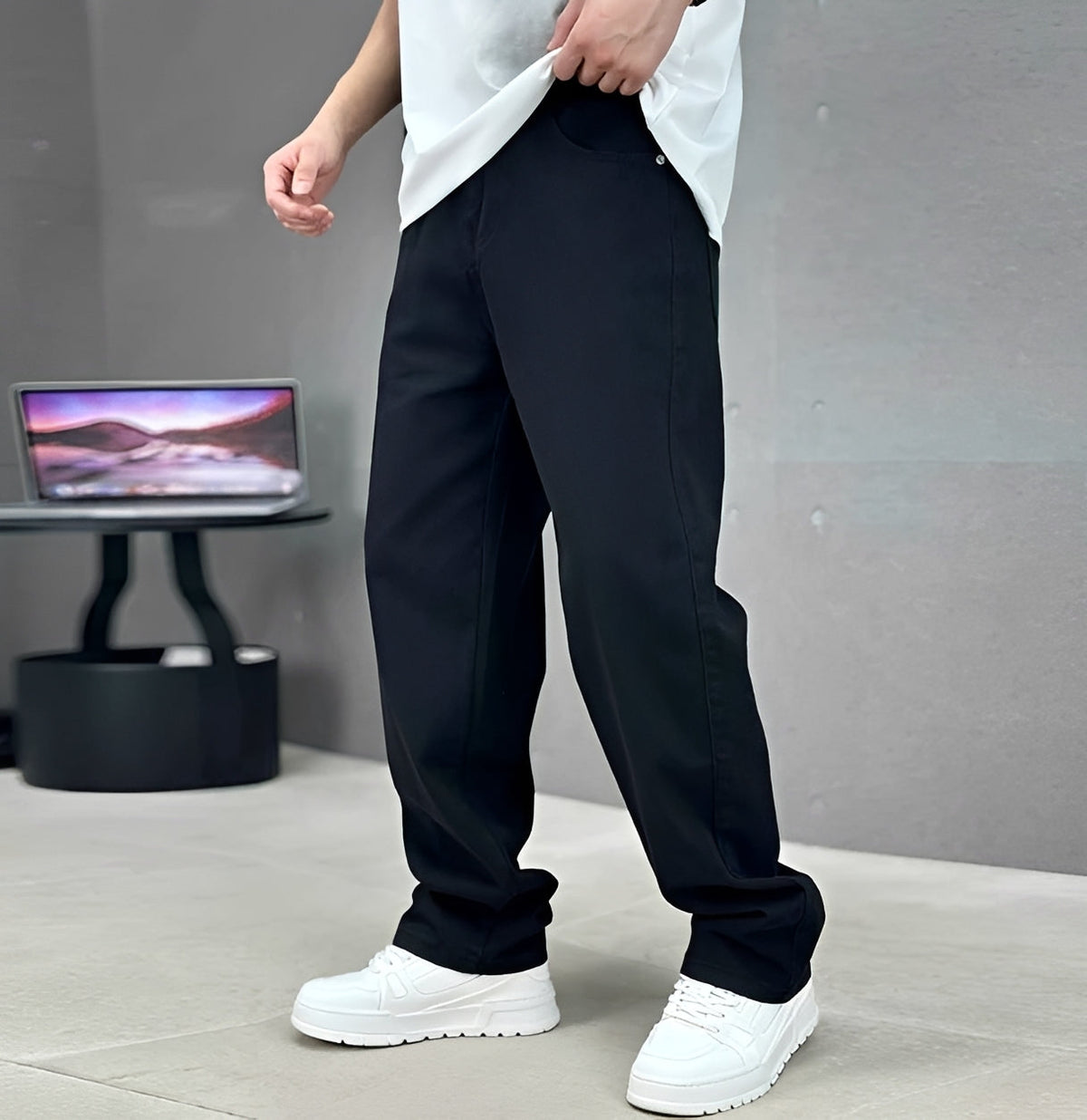 Men's Straight Leg Jeans - Classic Design, Relaxed Fit