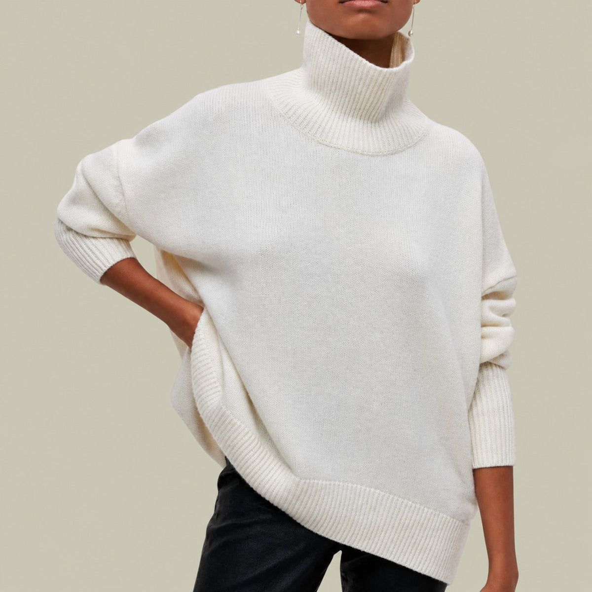 Sweater Women - Turtleneck, Relaxed Fit, Long Sleeve, Casual Style