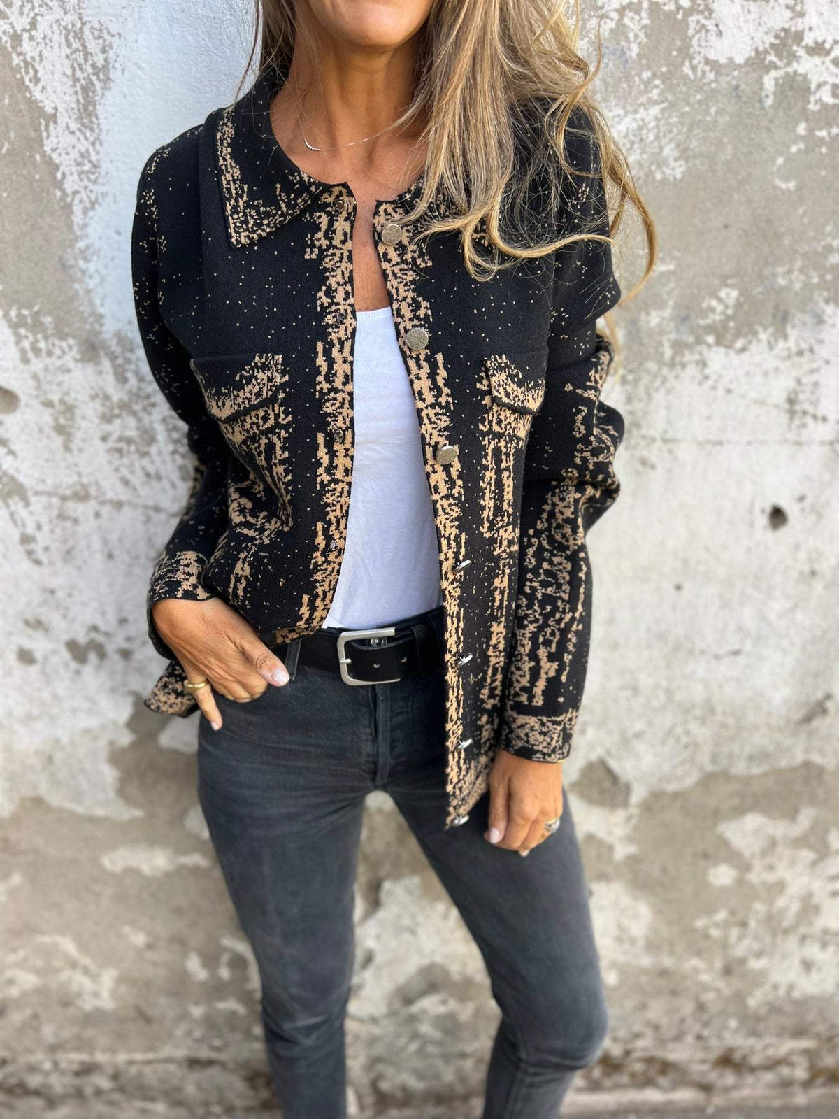 Women’s Textured Knit Button Front Jacket with Chest Pockets – Relaxed Printed Casual Outerwear for Autumn and Winter