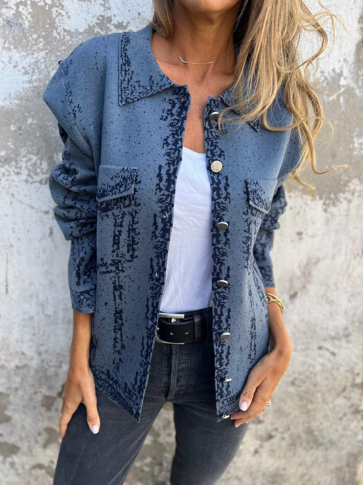 Women’s Textured Knit Button Front Jacket with Chest Pockets – Relaxed Printed Casual Outerwear for Autumn and Winter