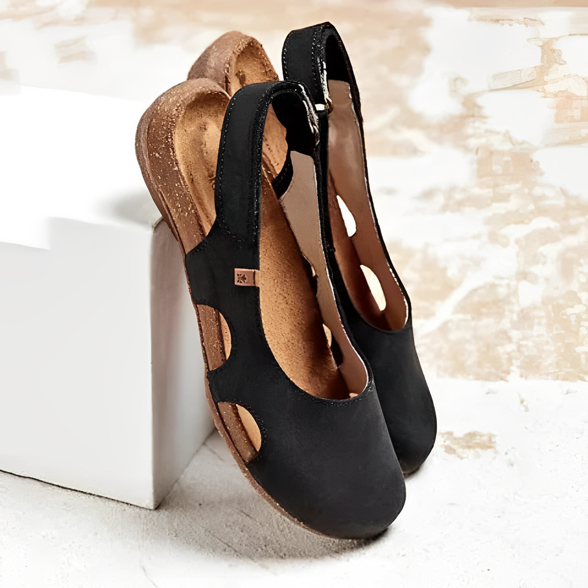 Romy – Women's Sandals with Closed Toes