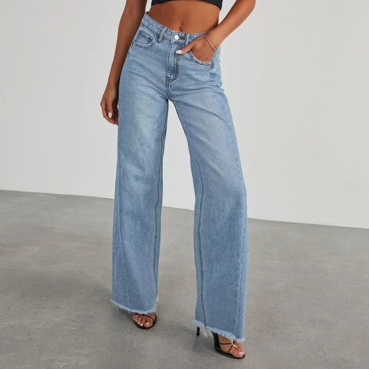Women’s High-Waisted Wide-Leg Jeans – Faded Full-Length Denim with Raw Hem for Casual Streetwear Weekend Travel and Everyday Modern Styling