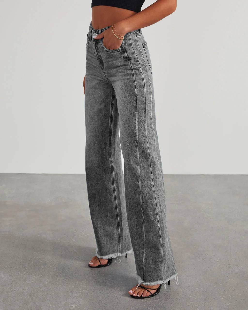 Women’s High-Waisted Wide-Leg Jeans – Faded Full-Length Denim with Raw Hem for Casual Streetwear Weekend Travel and Everyday Modern Styling