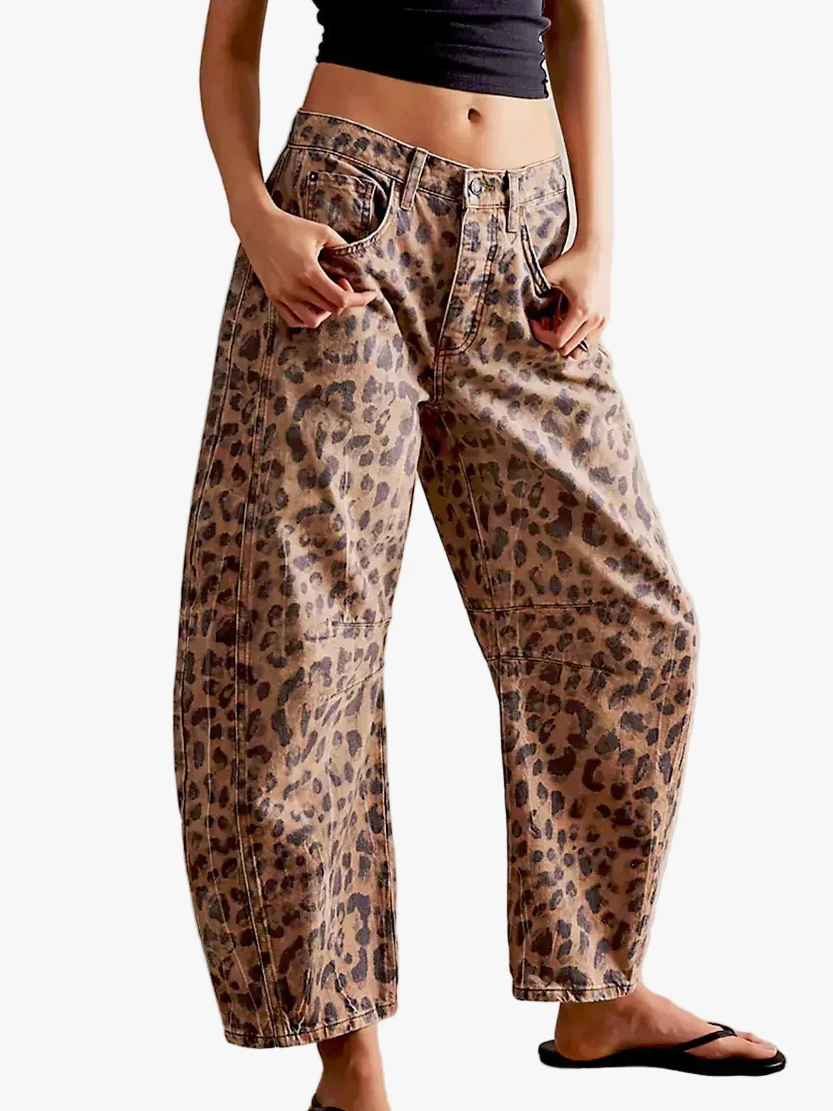 Women’s Animal-Print Barrel-Leg Jeans – Relaxed Cropped Denim Trousers with Leopard Pattern for Weekend Streetwear Travel Casual Outings and Statement Everyday Styling