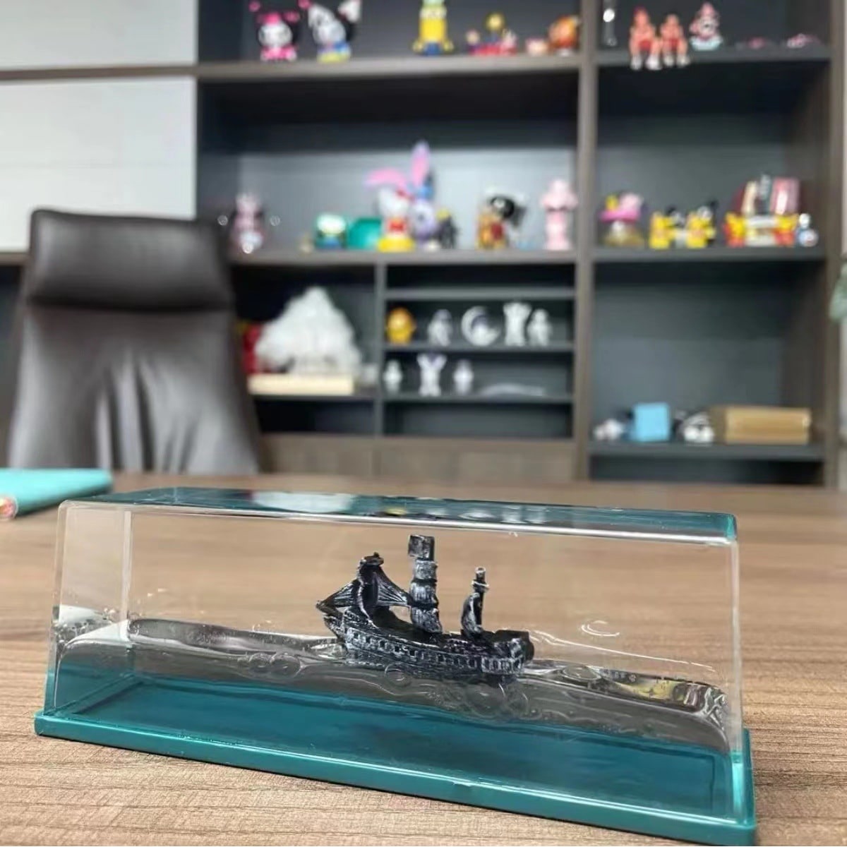 Unsinkable Ship Fluid Drift Bottle with LED Light Base