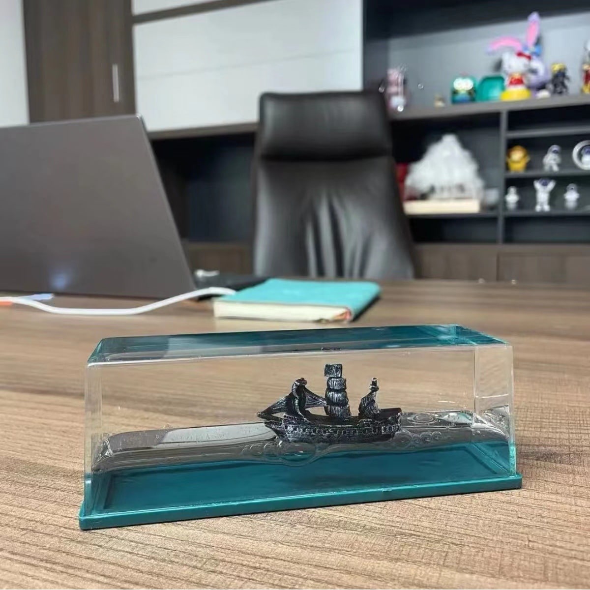 Unsinkable Ship Fluid Drift Bottle with LED Light Base
