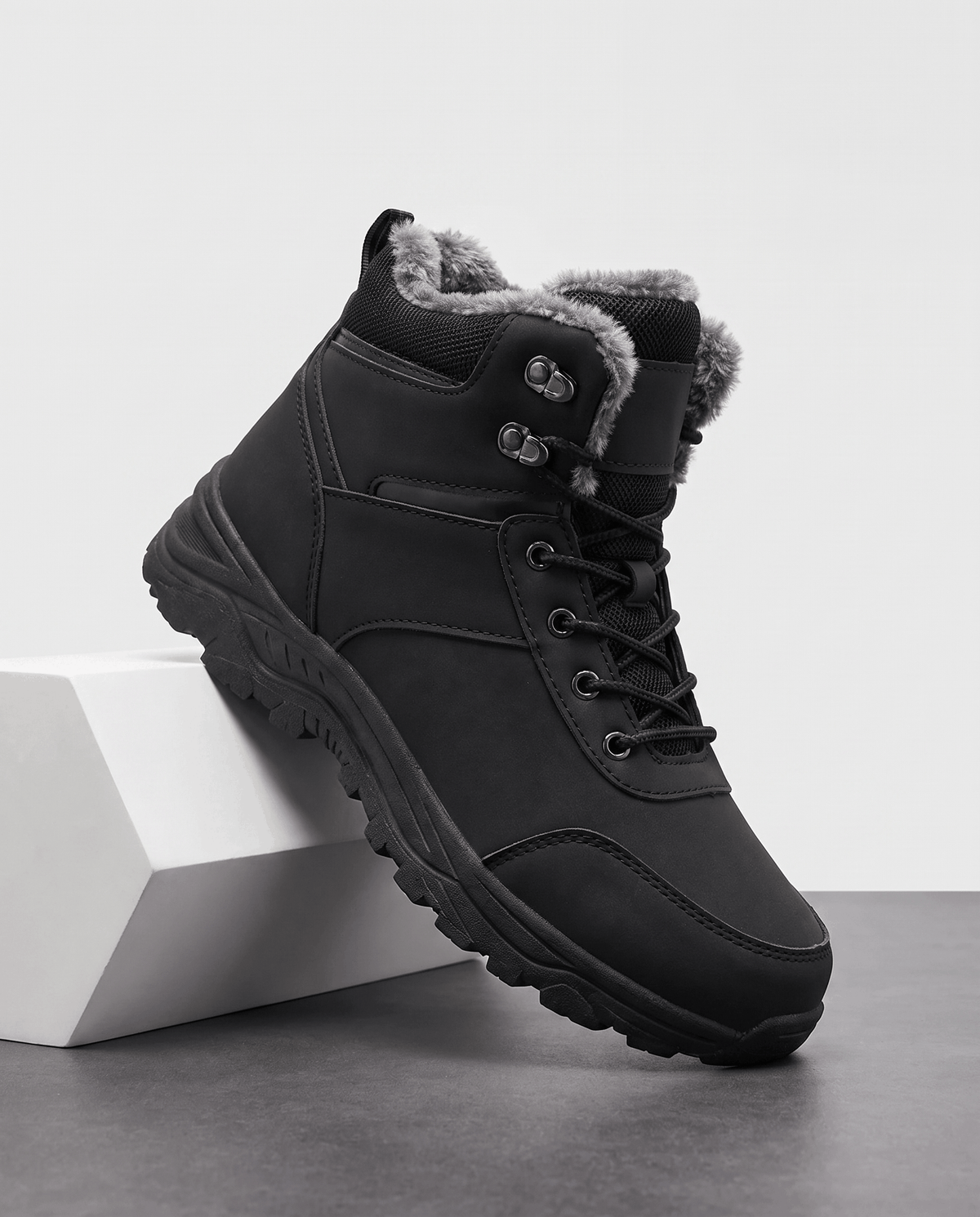 Plush-Lined Winter Hiking Boots for Men – Mesh Panels & Lug Sole | Renzo