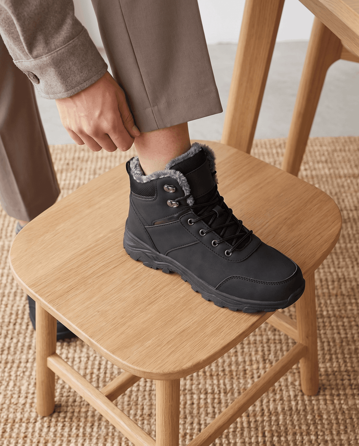 Plush-Lined Winter Hiking Boots for Men – Mesh Panels & Lug Sole | Renzo