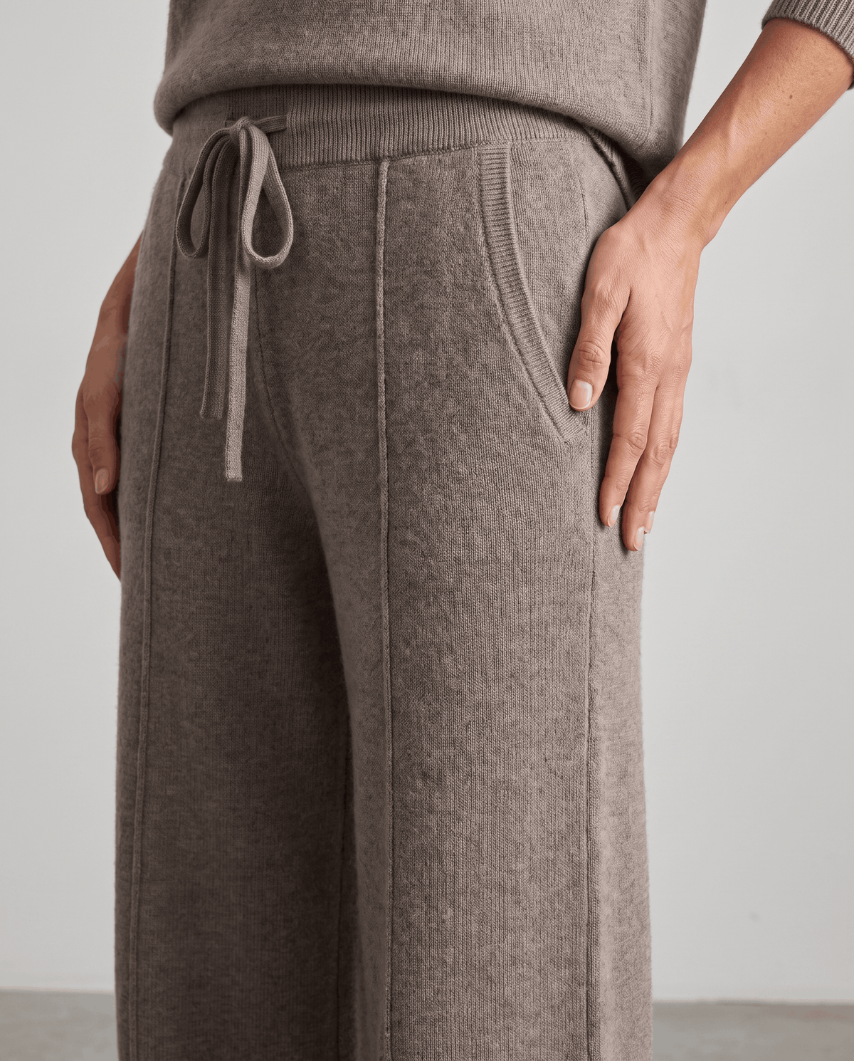 Merino Wool Wide-Leg Pants – High-Waisted, Drawstring Tie & Pintuck Seams | Ottilie