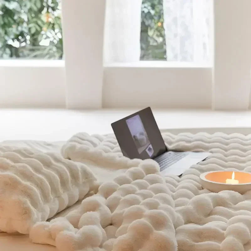 Plush Blanket | Soft Plush & Wool-Blend | Machine Washable