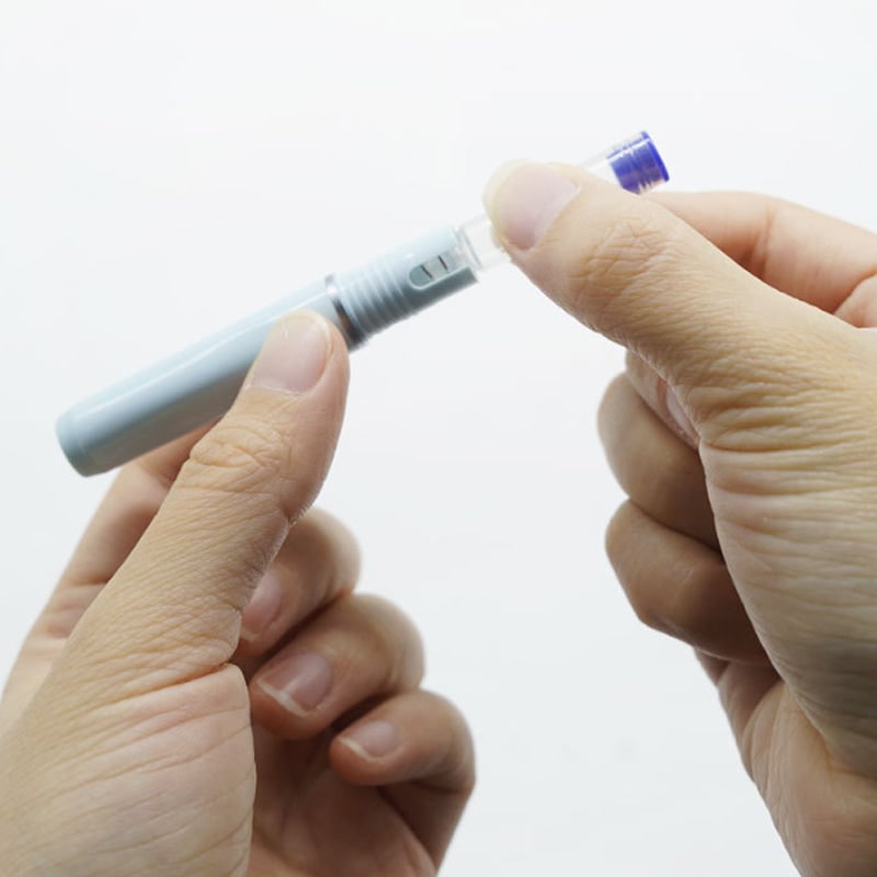 Retractable Fountain Pen with Fine Nib and Smooth Ink Flow