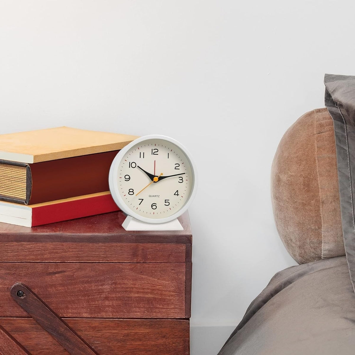 Retro Analog Alarm Clock with Silent Quartz Movement and Backlight