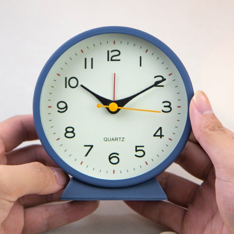 Retro Analog Alarm Clock with Silent Quartz Movement and Backlight