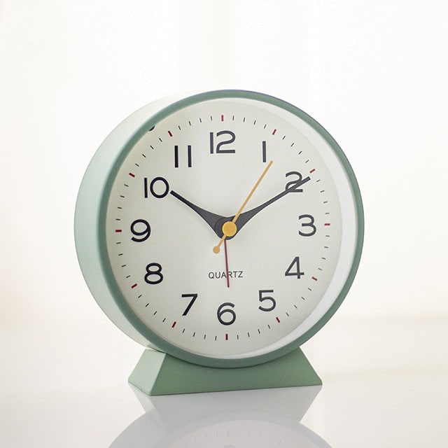 Retro Analog Alarm Clock with Silent Quartz Movement and Backlight