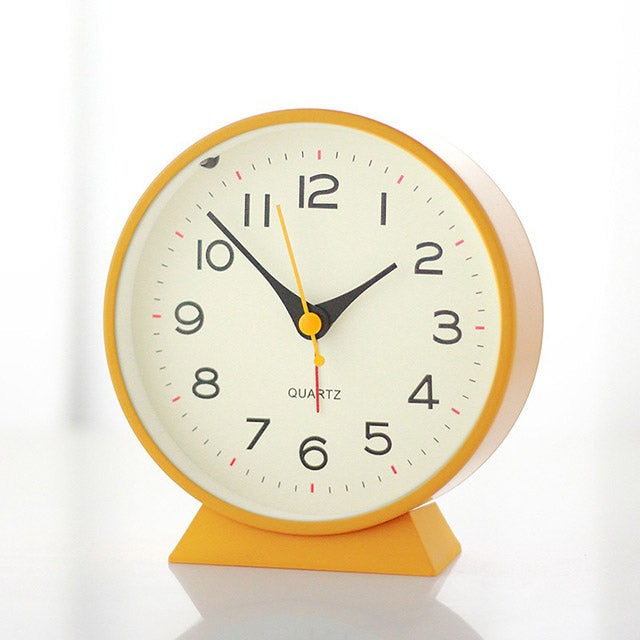 Retro Analog Alarm Clock with Silent Quartz Movement and Backlight