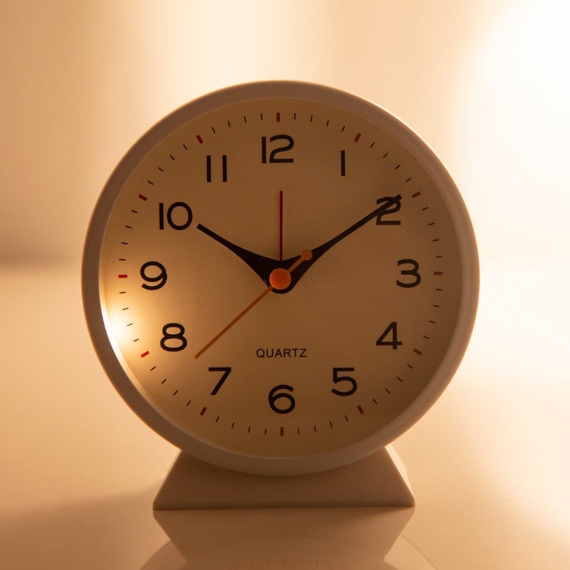 Retro Analog Alarm Clock with Silent Quartz Movement and Backlight