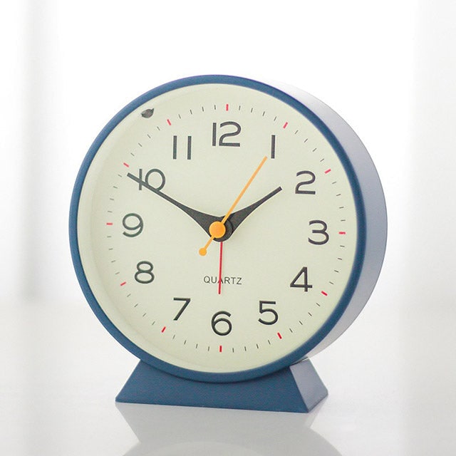 Retro Analog Alarm Clock with Silent Quartz Movement and Backlight
