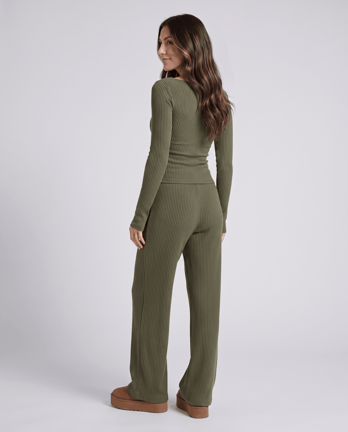Ribbed Knit Two-Piece Lounge Set – Long-Sleeve Crew-Neck Top, Wide-Leg Pants & Pockets | Lotte