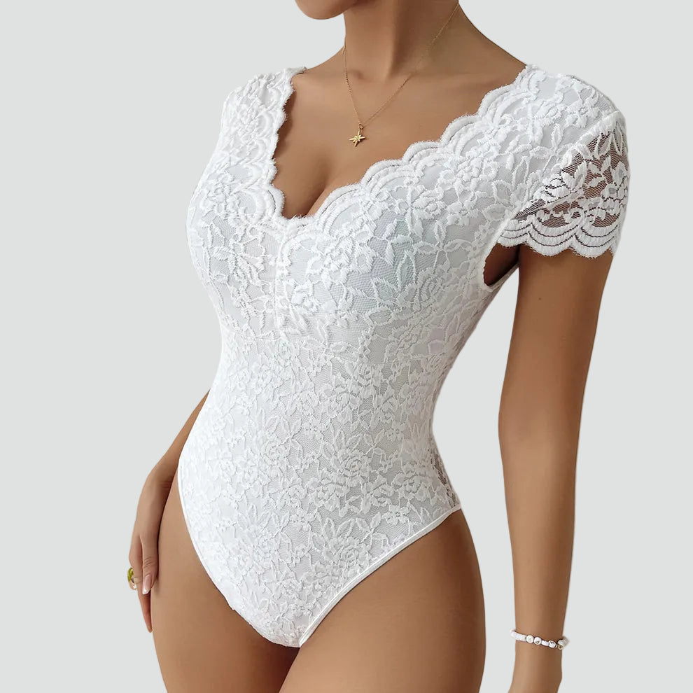 Women’s Floral Lace Bodysuit with Scalloped V-Neck – Fitted Short-Sleeved Style for Day and Evening Outfits
