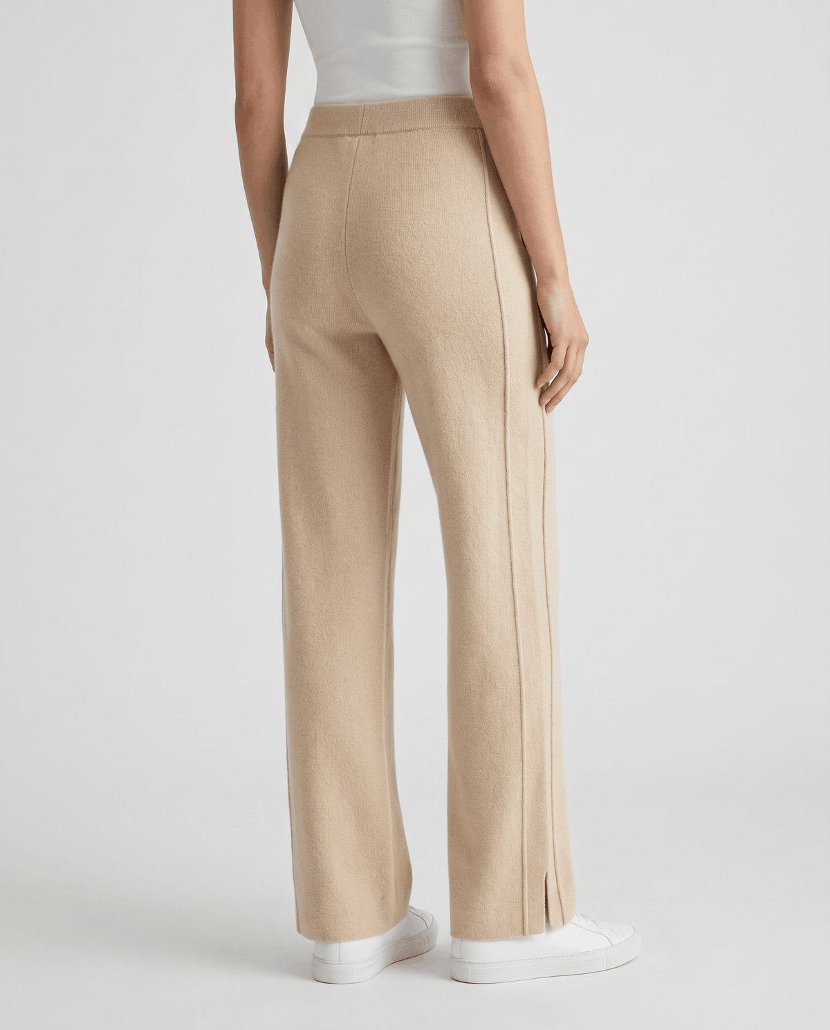 Tailored Merino Wool Sweatpants – Straight-Leg, Side Pockets & Split Hem | Isla