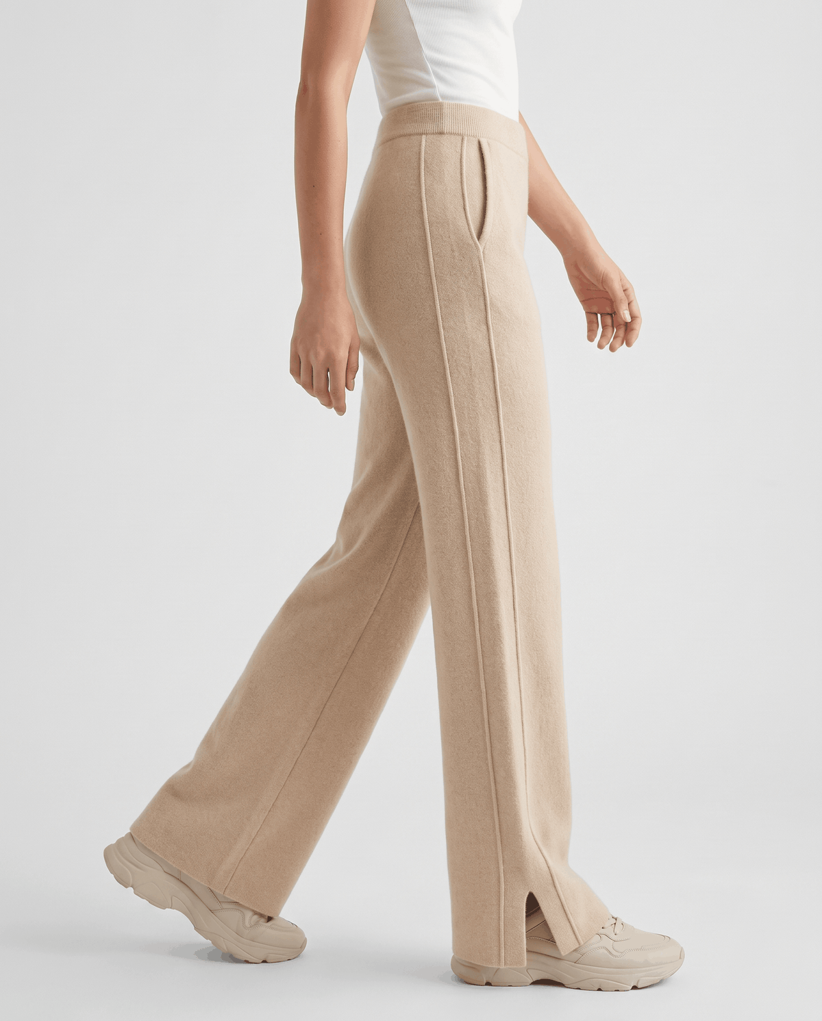 Tailored Merino Wool Sweatpants – Straight-Leg, Side Pockets & Split Hem | Isla