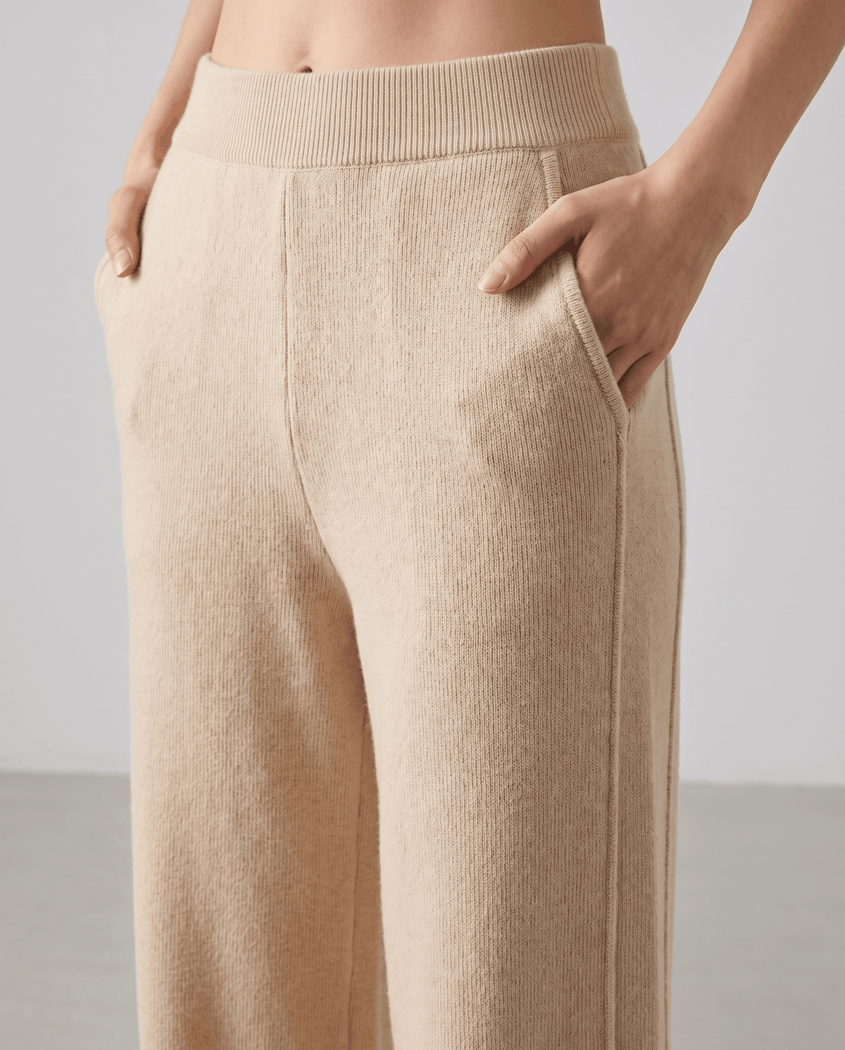 Tailored Merino Wool Sweatpants – Straight-Leg, Side Pockets & Split Hem | Isla