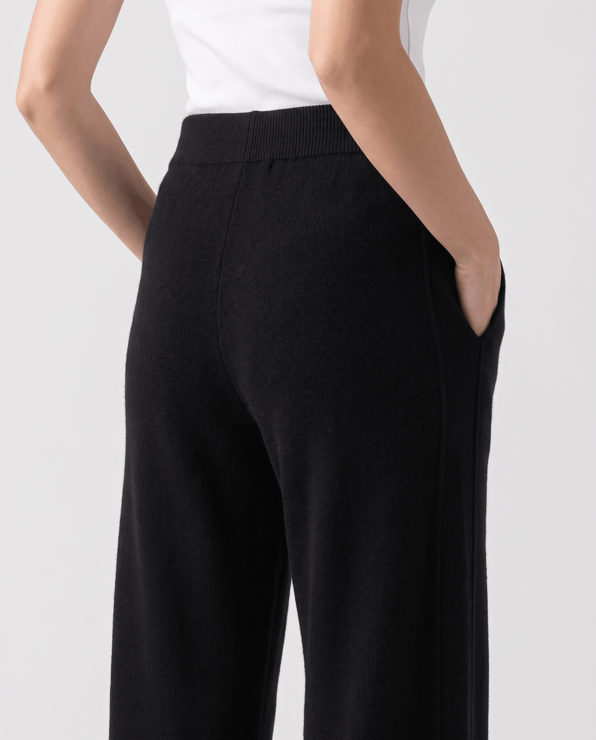 Tailored Merino Wool Sweatpants – Straight-Leg, Side Pockets & Split Hem | Isla