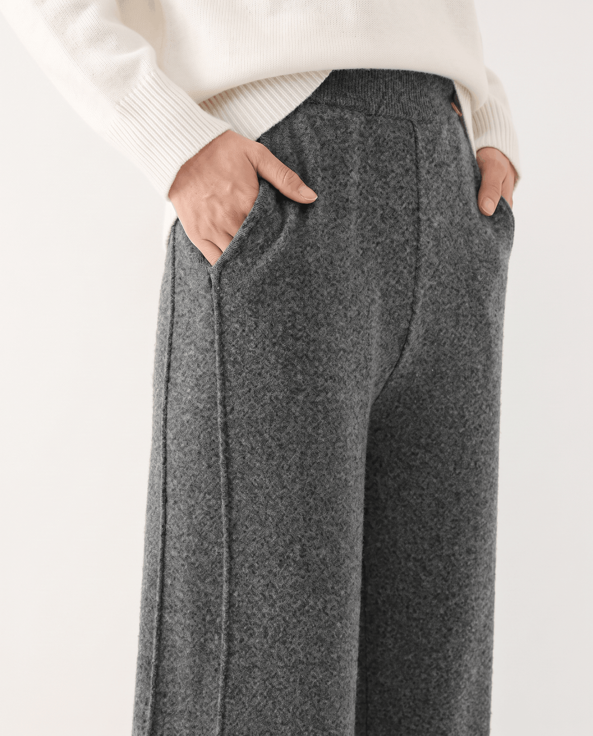 Tailored Merino Wool Sweatpants – Straight-Leg, Side Pockets & Split Hem | Isla