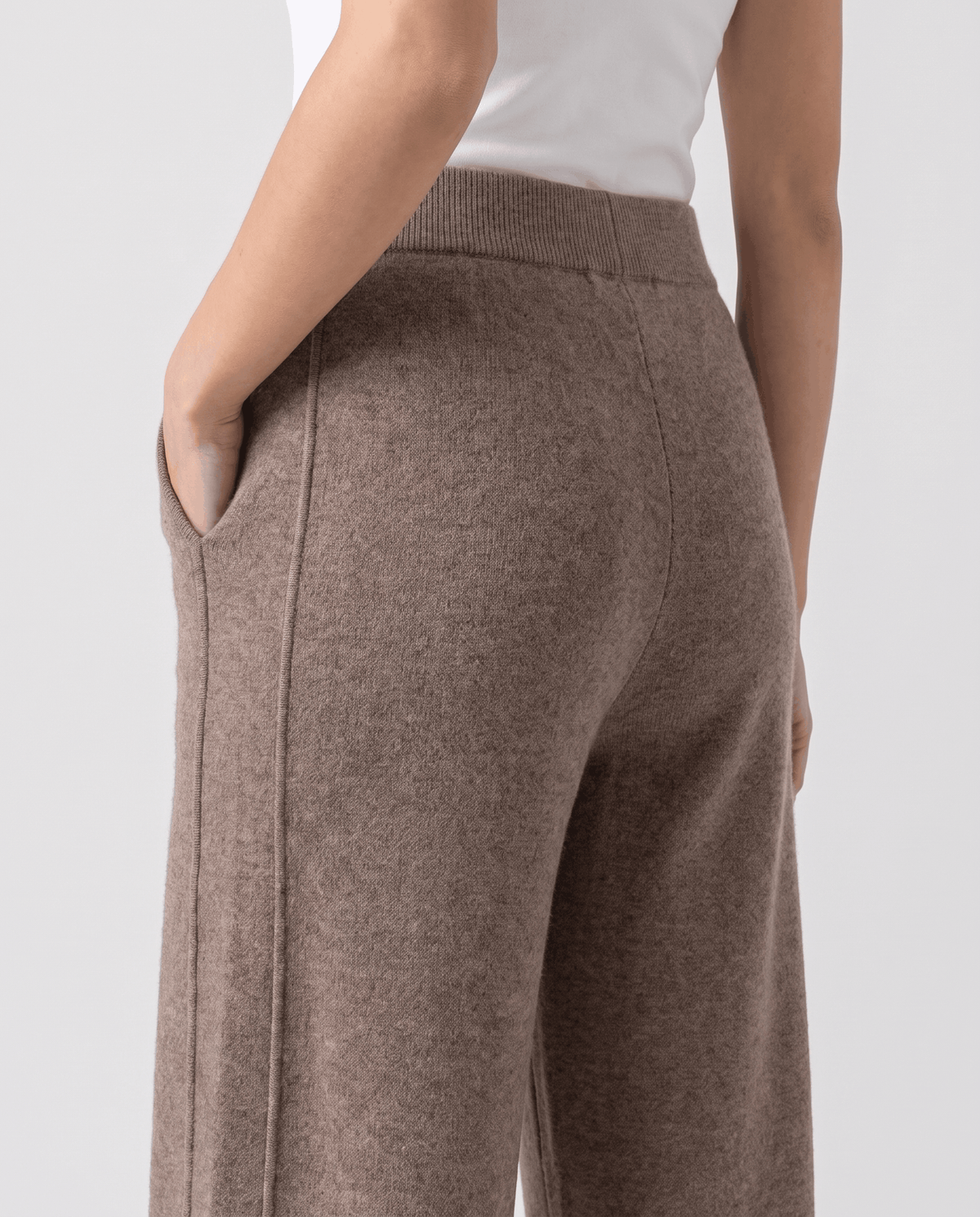 Tailored Merino Wool Sweatpants – Straight-Leg, Side Pockets & Split Hem | Isla