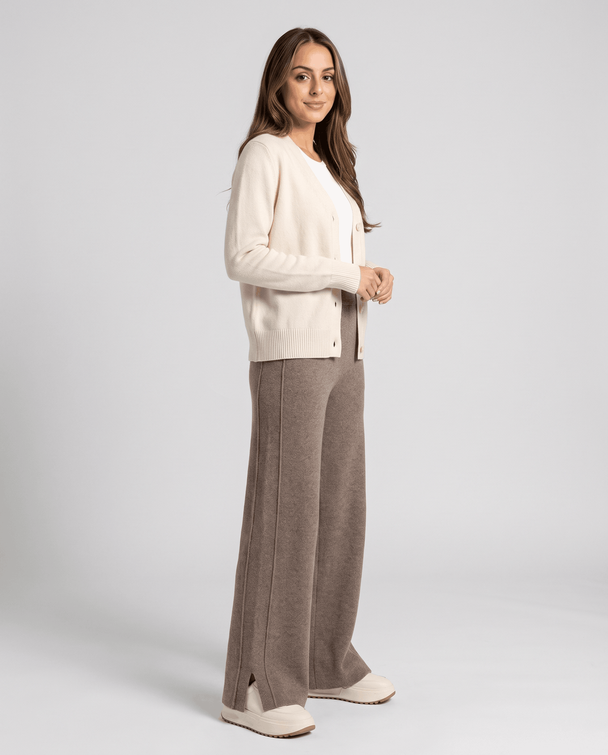 Tailored Merino Wool Sweatpants – Straight-Leg, Side Pockets & Split Hem | Isla