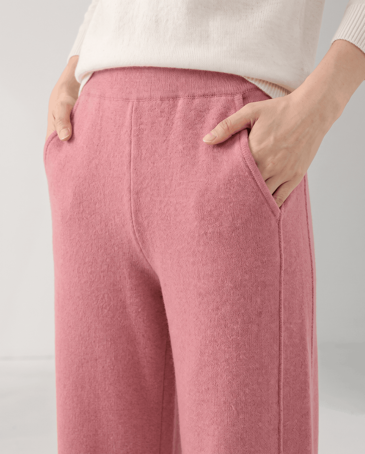 Tailored Merino Wool Sweatpants – Straight-Leg, Side Pockets & Split Hem | Isla
