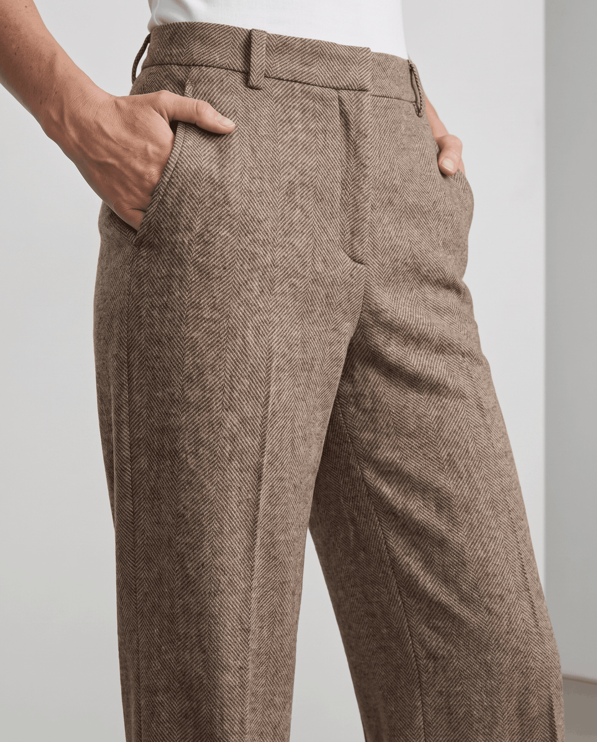 Wool-Blend Straight-Leg Trousers – Pressed Crease, Belt Loops & Slant Pockets | Coralie